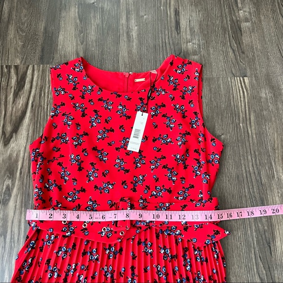 Tahari NWT Sleeveless Red Floral Print Pleated Midi Dress - Picture 13 of 16